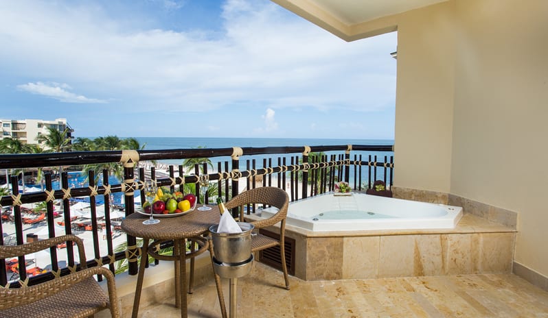 DREAMS RIVIERA CANCUN FAMILY SUITE PREFERRED JACUZZI